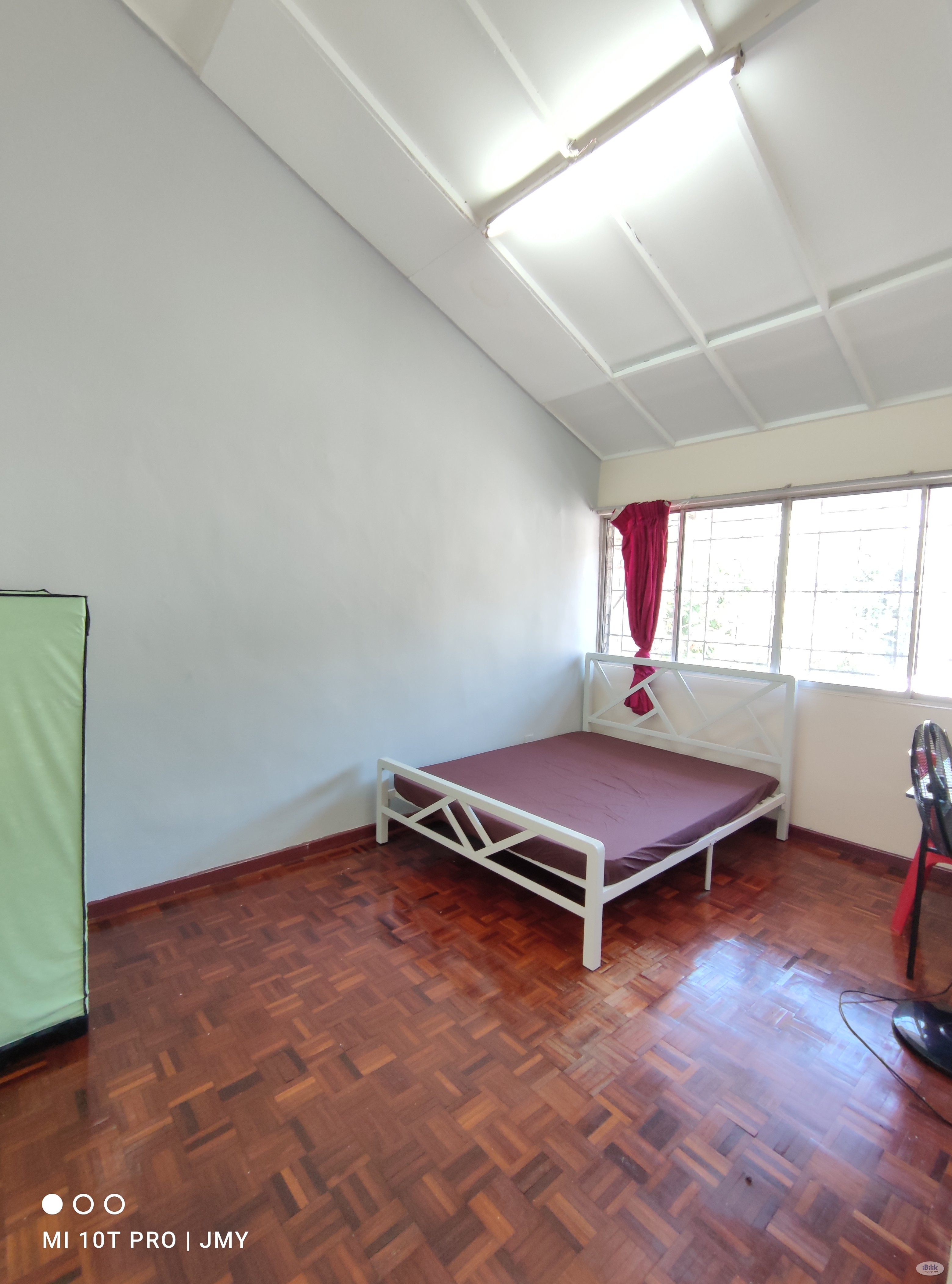 🌈Middle Room at Damansara Kim  landed house opposite Glomac Damansara, TM One , Oval DAMANSARA , 650m walking distance t - Image 1