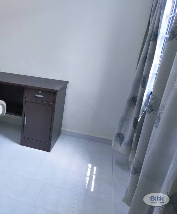 ✨FEMALE UNIT 🛌🏽 Landed House Medium Room attached with Sharing Bathroom (Near to IOI Mall) - Image 3