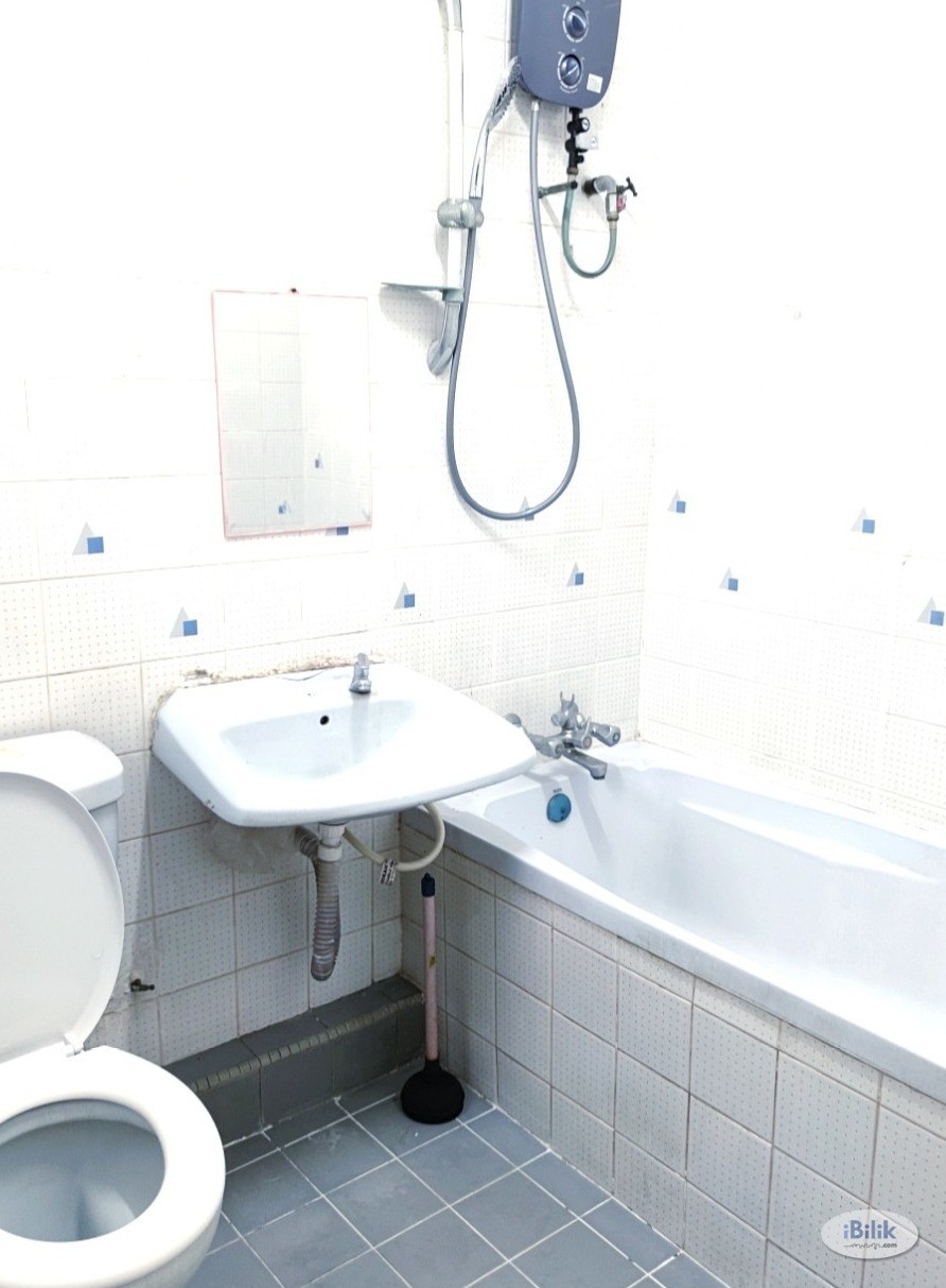 🔴🟡🔵 Master room for rent at SS2 with private 🛁bathroom🔵🟡🔴 - Image 4