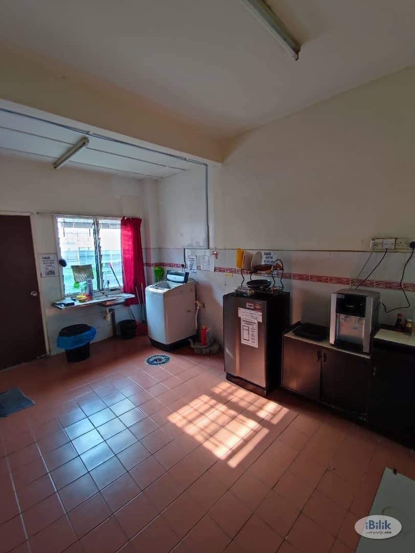 💥💥❗❗HOME FEEL UNIT❗❗Middle Room Available for rent at Puchong💥💥 - Image 5