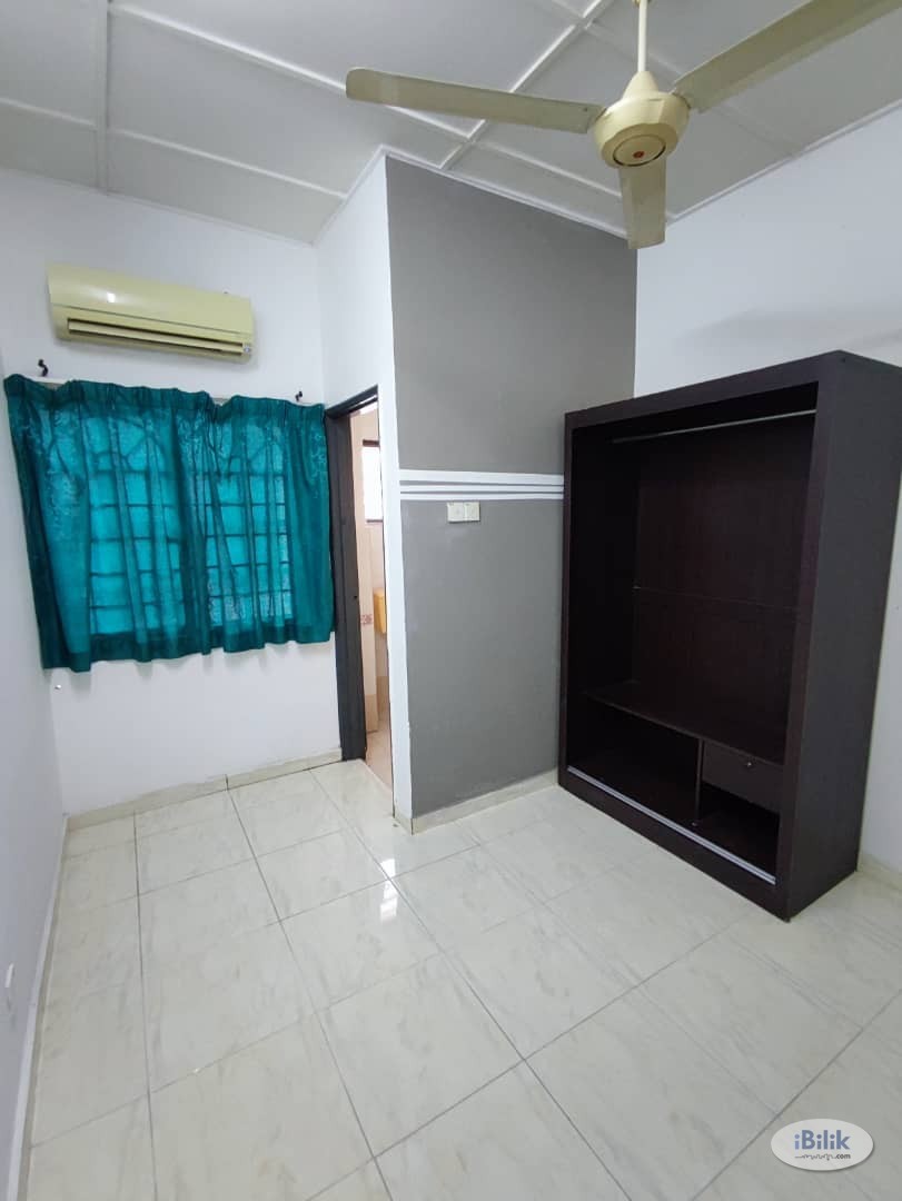 💥💥❗❗HOME FEEL UNIT❗❗Middle Room Available for rent at Puchong💥💥 - Image 1