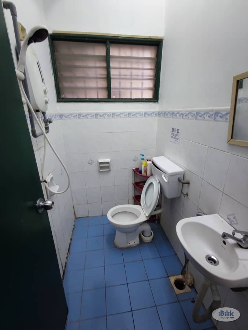 💥💥❗❗HOME FEEL UNIT❗❗Middle Room Available for rent at Puchong💥💥 - Image 4