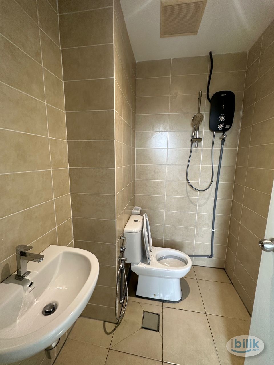 Middle Room at i-Residence, Shah Alam - Image 2