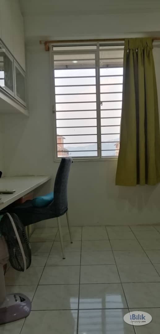 Middle Room at Green Acre Park, Bandar Sungai Long - Image 1