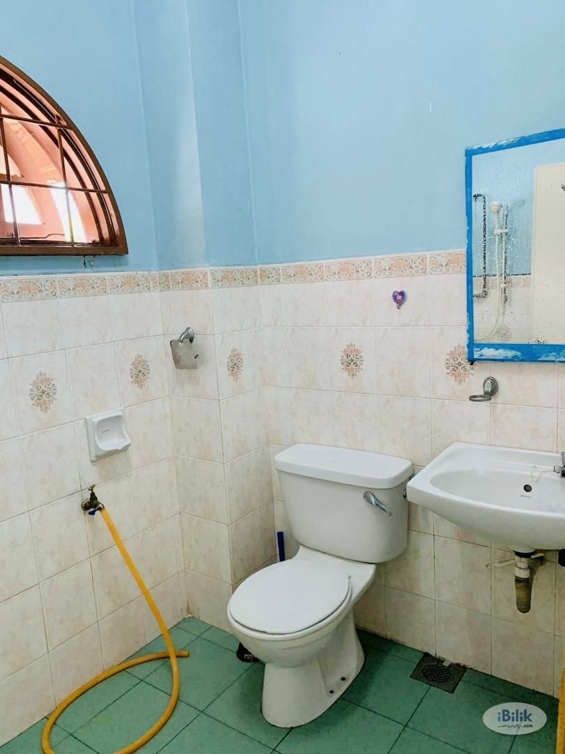 Master Bedroom For Rent At Taman Wawasan Puchong Nearby Setia Walk - Image 3