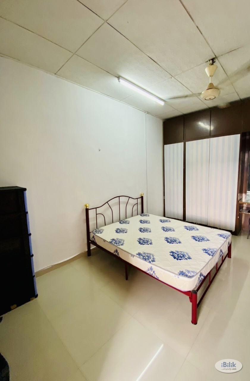 Master Bedroom For Rent At Kota damansara - Image 3