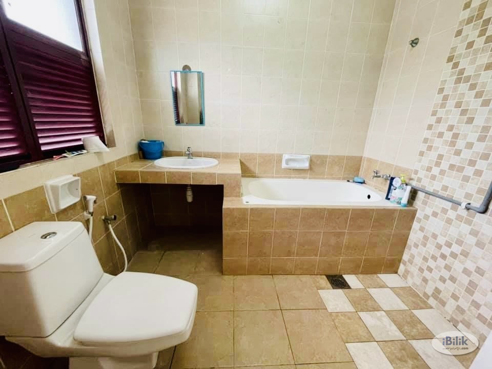 Master Bedroom For Rent At Kota damansara - Image 5