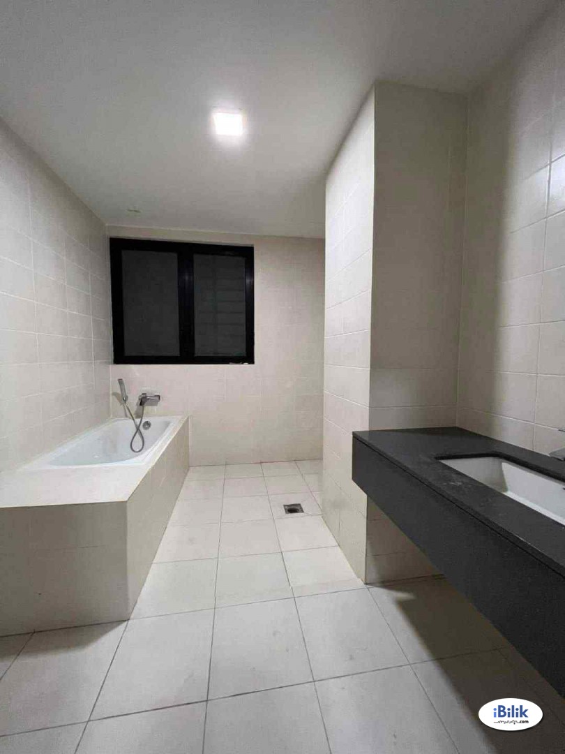 👩FEMALE ONLY MASTER ROOM WITH PRIVATE BALCONY AND BATHTUB🛀🏻🛀🏻I-Residences Shah alam @ I-CITY - Image 4