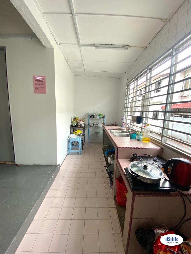Master Room at Kota Damansara, Petaling Jaya - Image 2