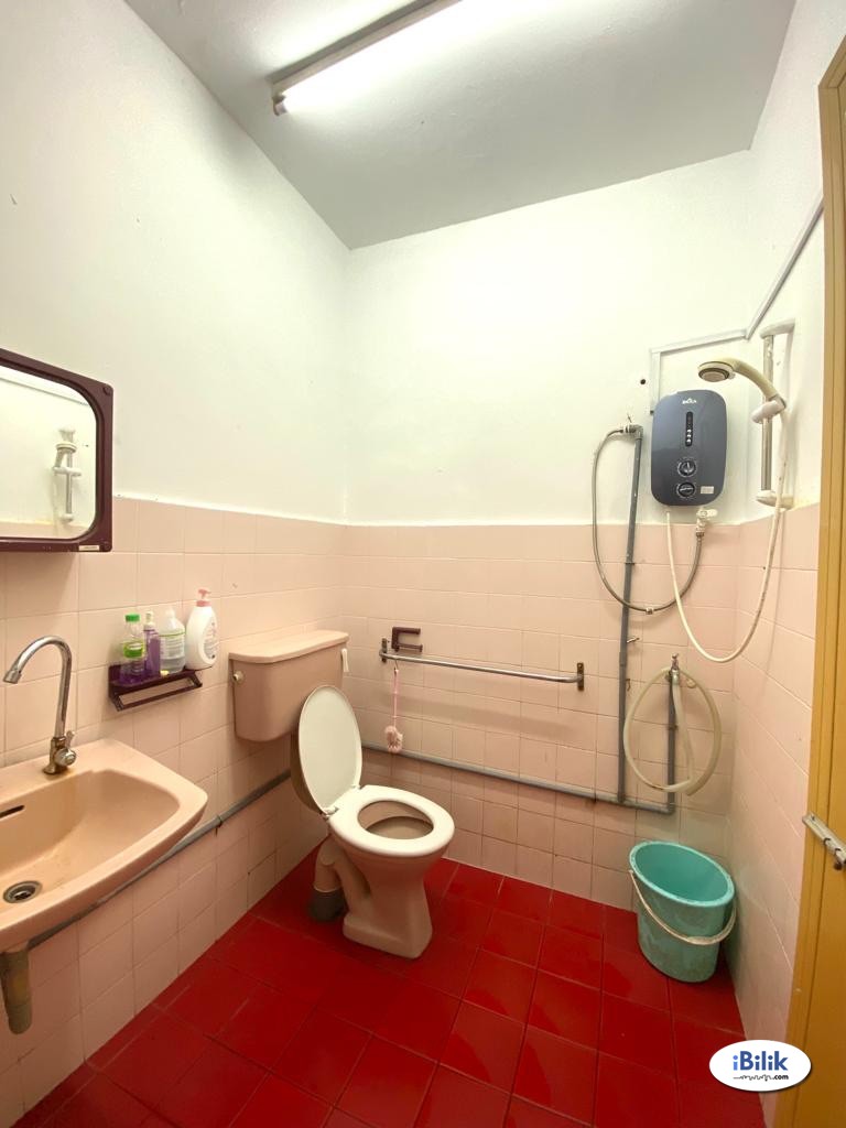 Middle Room at Bandar Utama, Petaling Jaya - Image 3