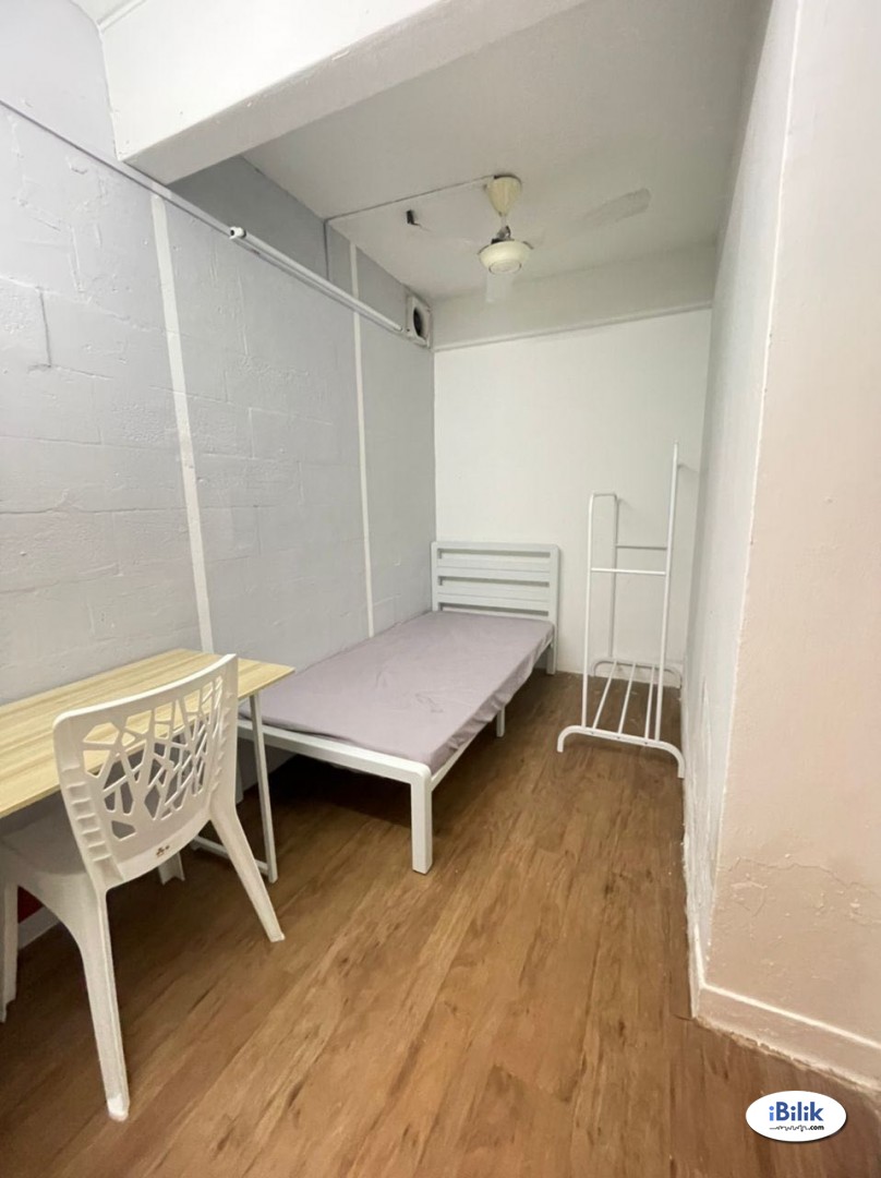 Middle Room at Bandar Utama, Petaling Jaya - Image 1