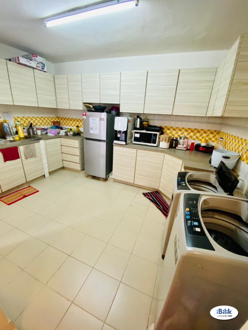 Middle Room at Bandar Utama, Petaling Jaya - Image 2