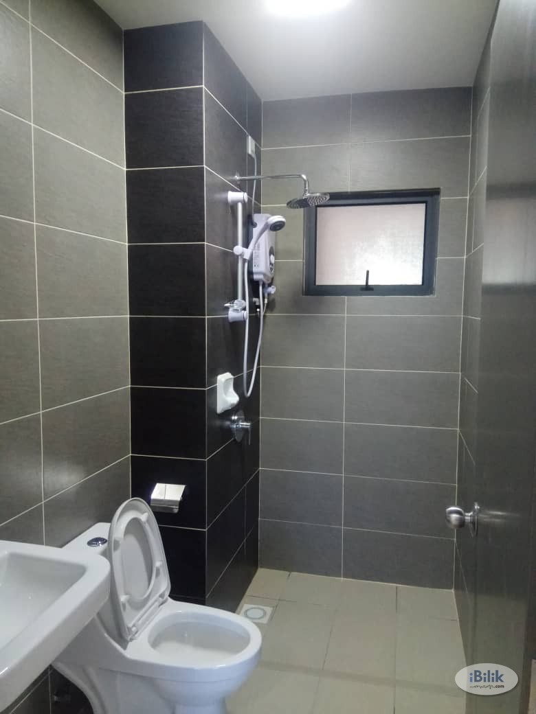 master room attached toilet faing kl view kepong the henge - Image 2
