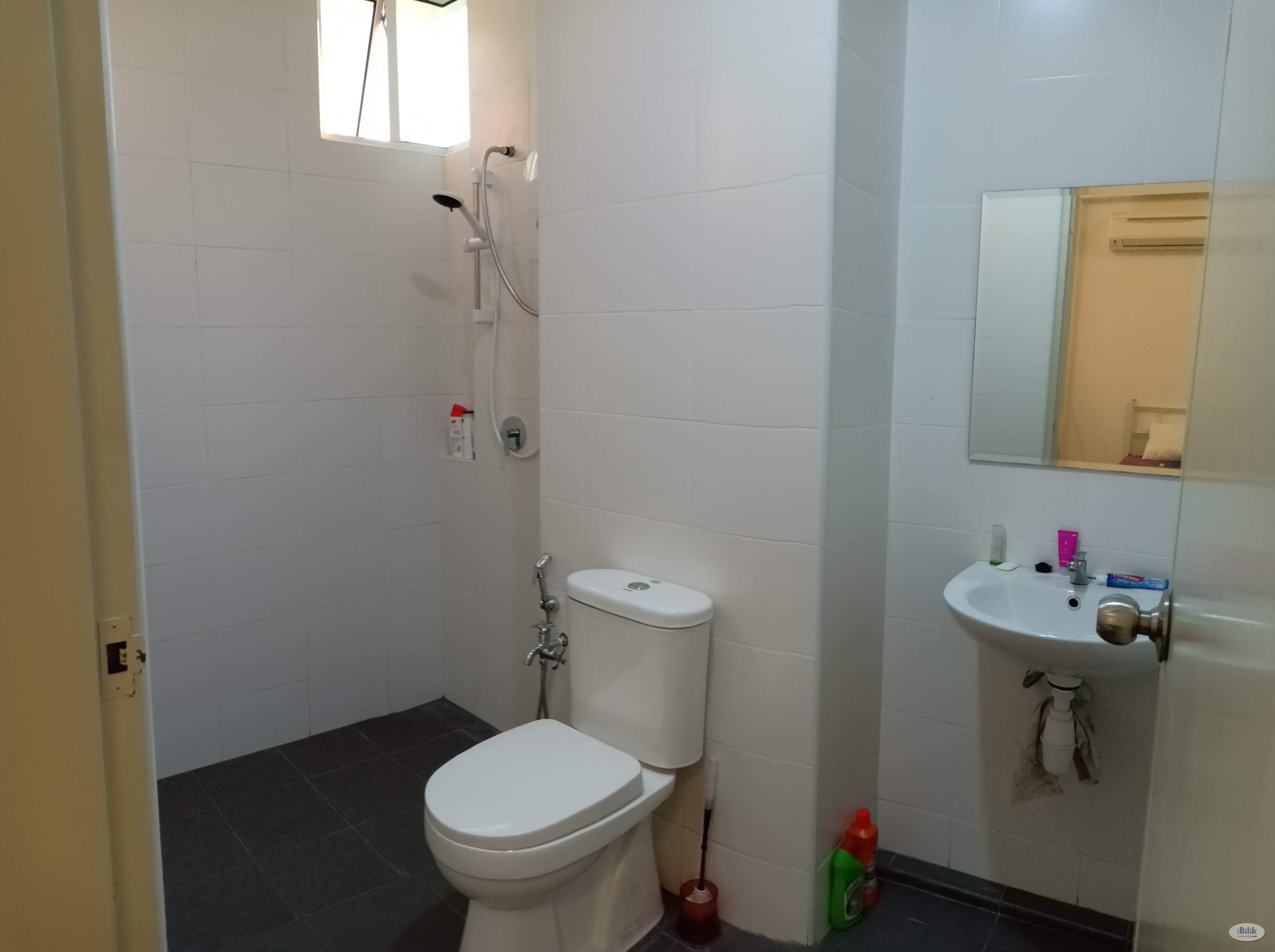 Middle Room at Seberang Jaya, Seberang Perai - Image 2