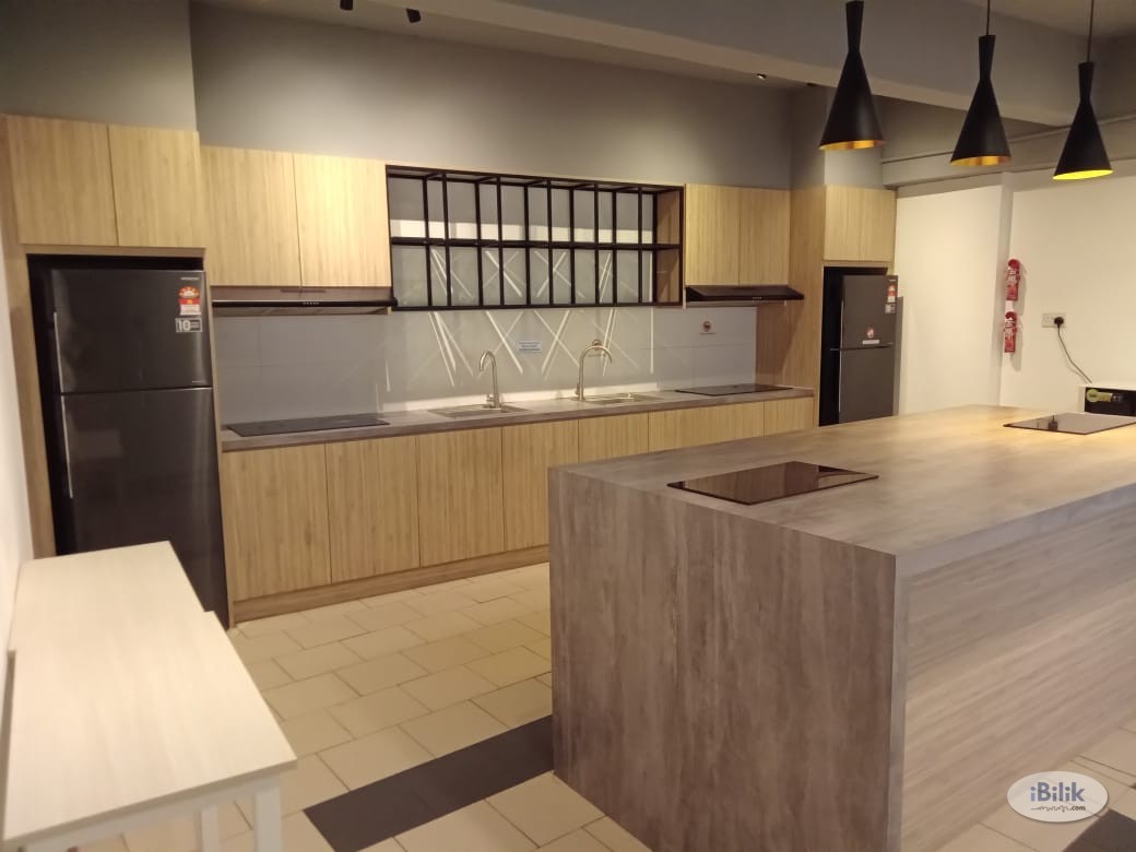 5 Mins Walk to LRT Chan Sow Lin Station. Single Room with Attached Bathroom at Fraser Business Park, Pudu - Image 4