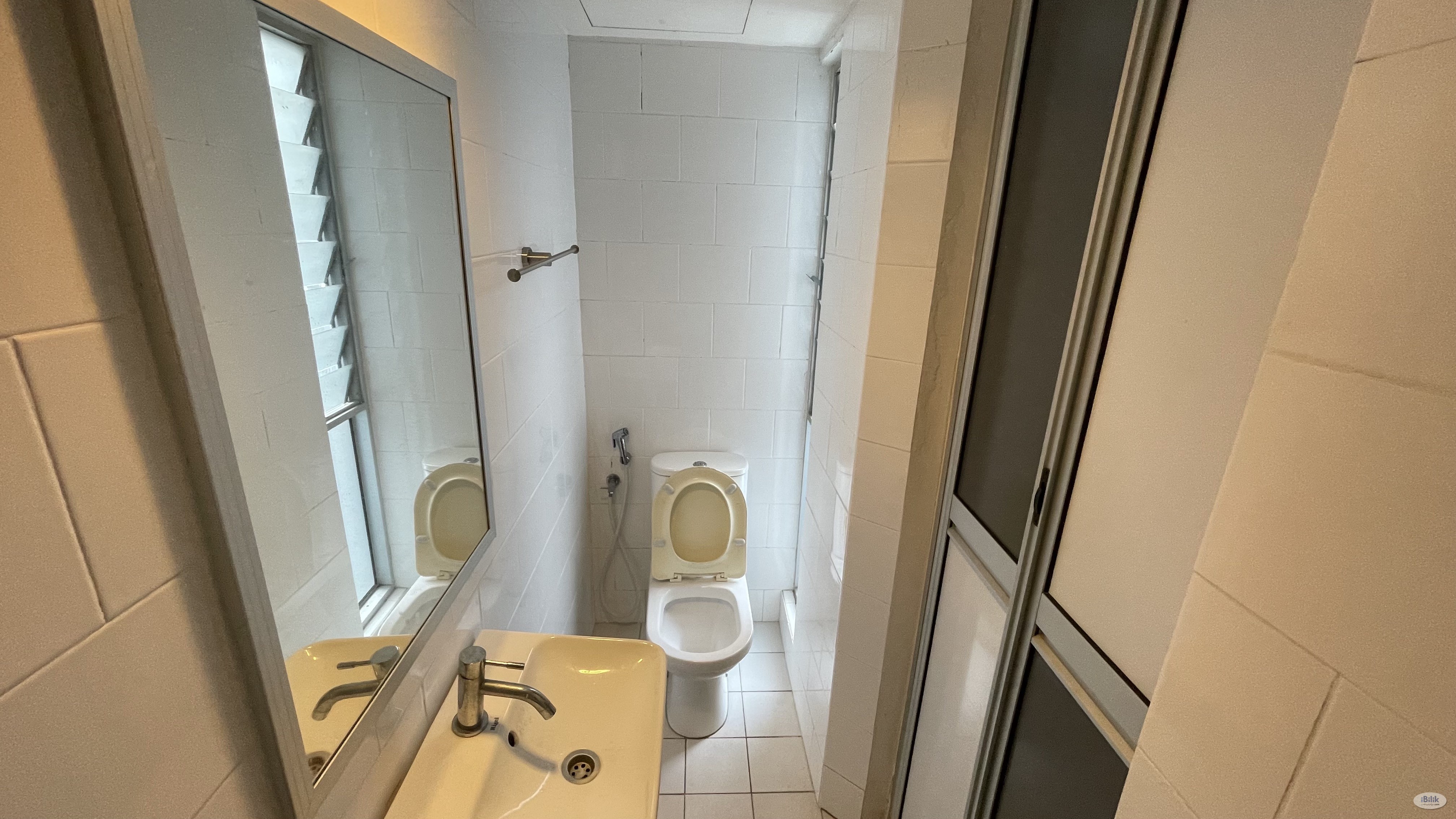 5 Mins Walk to LRT Chan Sow Lin Station. Single Room with Attached Bathroom at Fraser Business Park, Pudu - Image 5