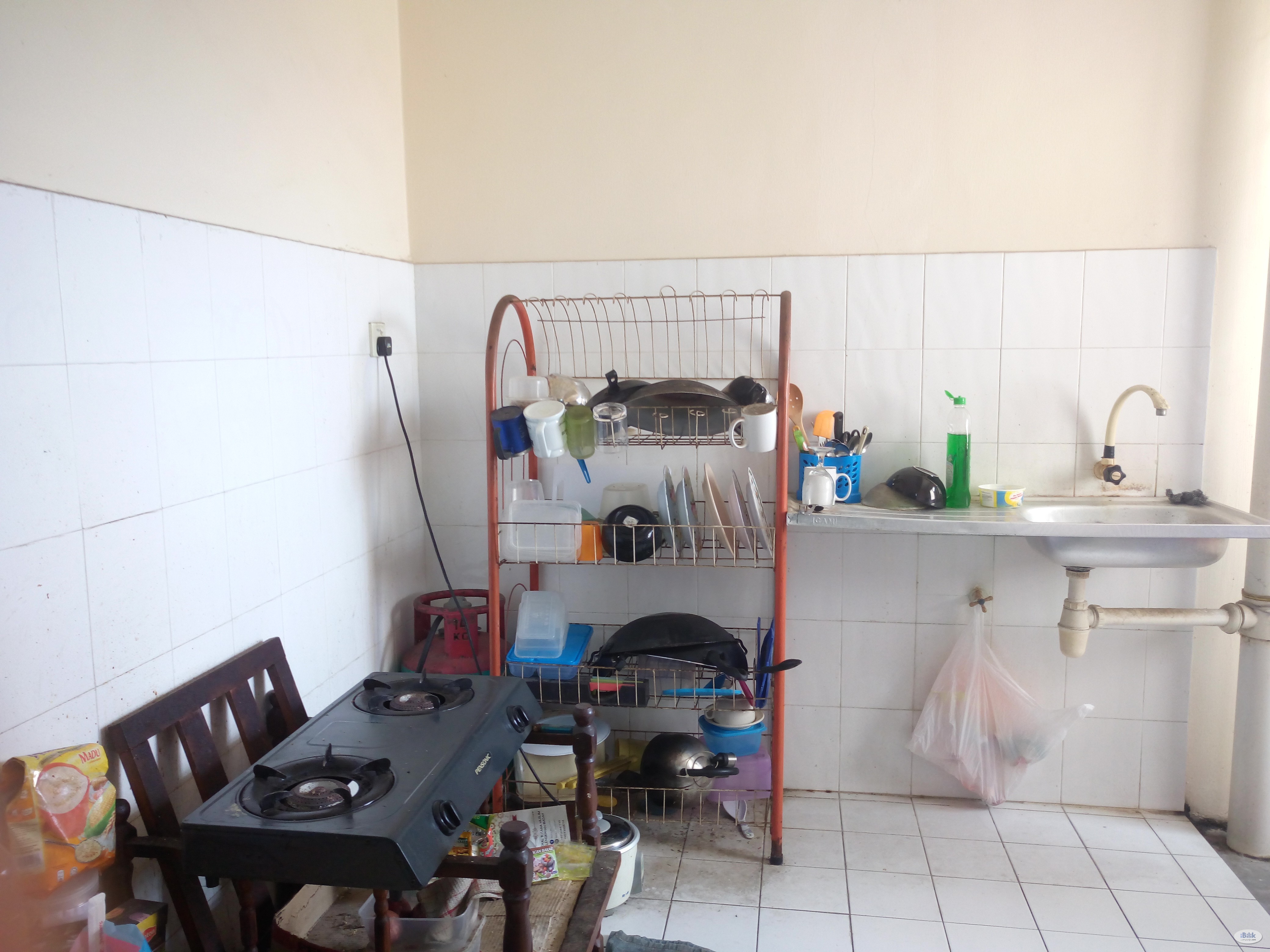 1 Bilik Sewa Master + Wifi di Pangsapuri Bukit Baru untuk April 2022 intake - Image 1