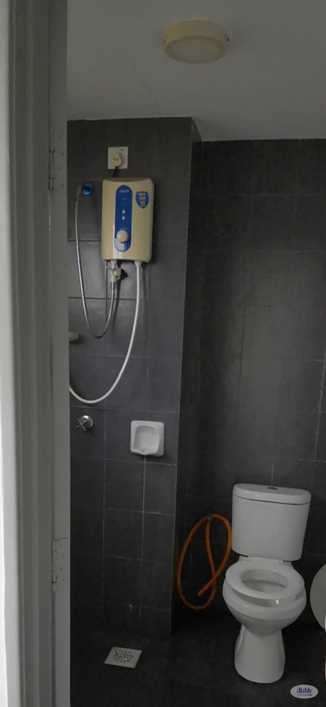 Middle Room at Scott Towers, Johor Bahru - Image 2
