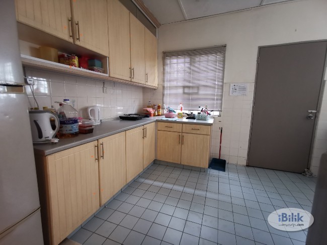 Zero Deposit! Middle Room Rent in Bukit Mayang Near to Kelana Jaya LRT Station - Image 4
