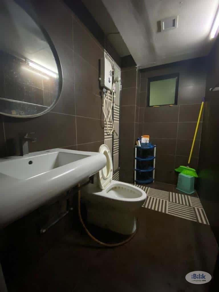 ⭐️⭐️Middle Room at Ss 2 Area, Petaling Jaya. Near ss2 square , Mcd ss2 , Bus station ,grocery - Image 2