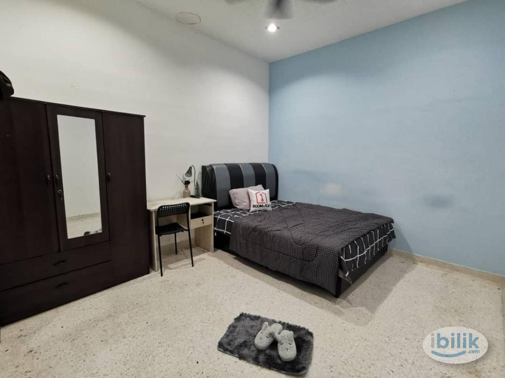 ⭐️⭐️Middle Room at Ss 2 Area, Petaling Jaya. Near ss2 square , Mcd ss2 , Bus station ,grocery - Image 1