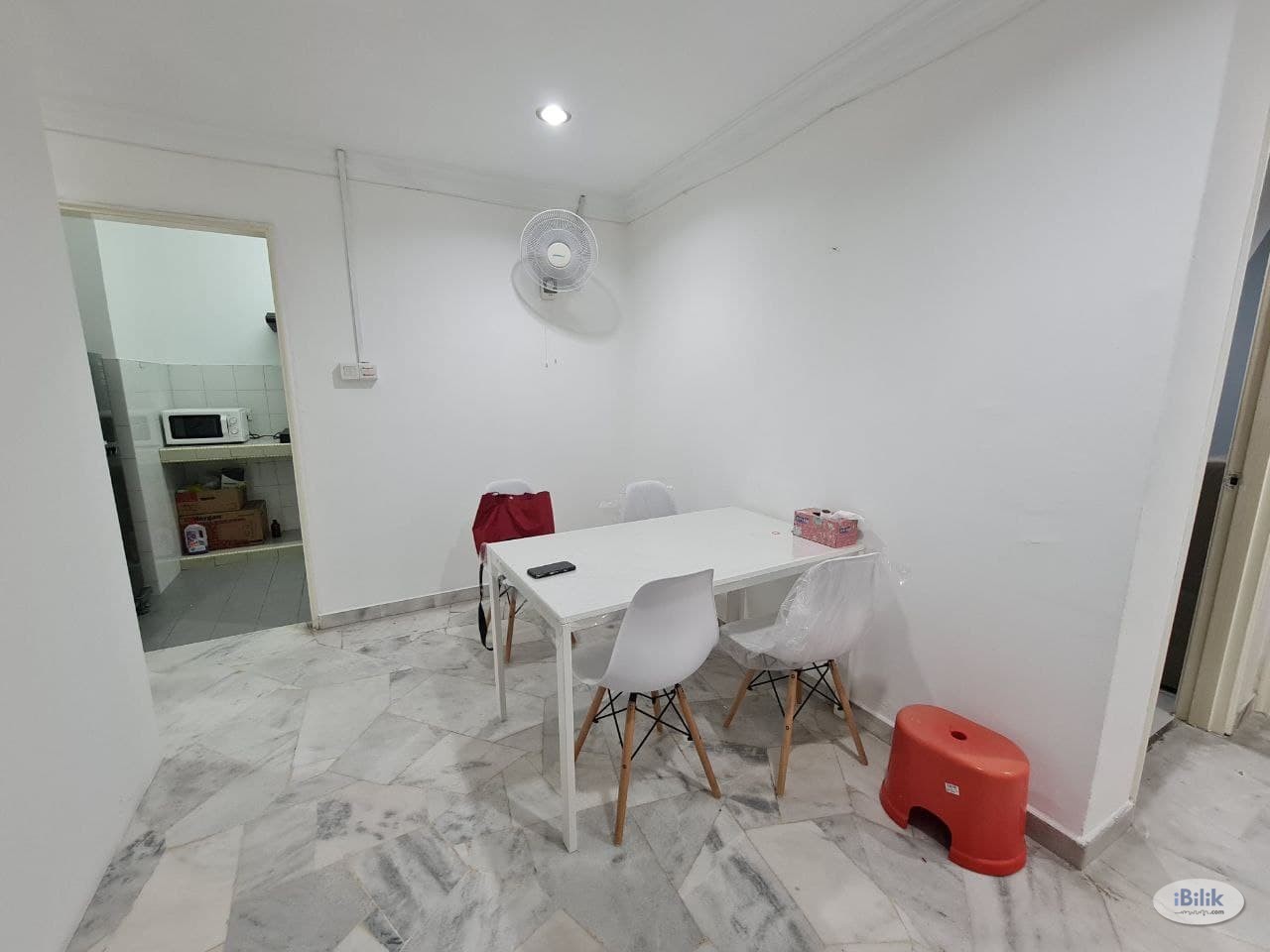 Middle Room at Kuchai Lama, Kuala Lumpur - Image 2