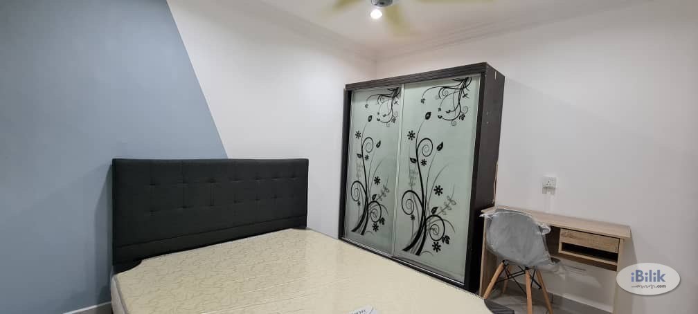 Middle Room at Kuchai Lama, Kuala Lumpur - Image 1