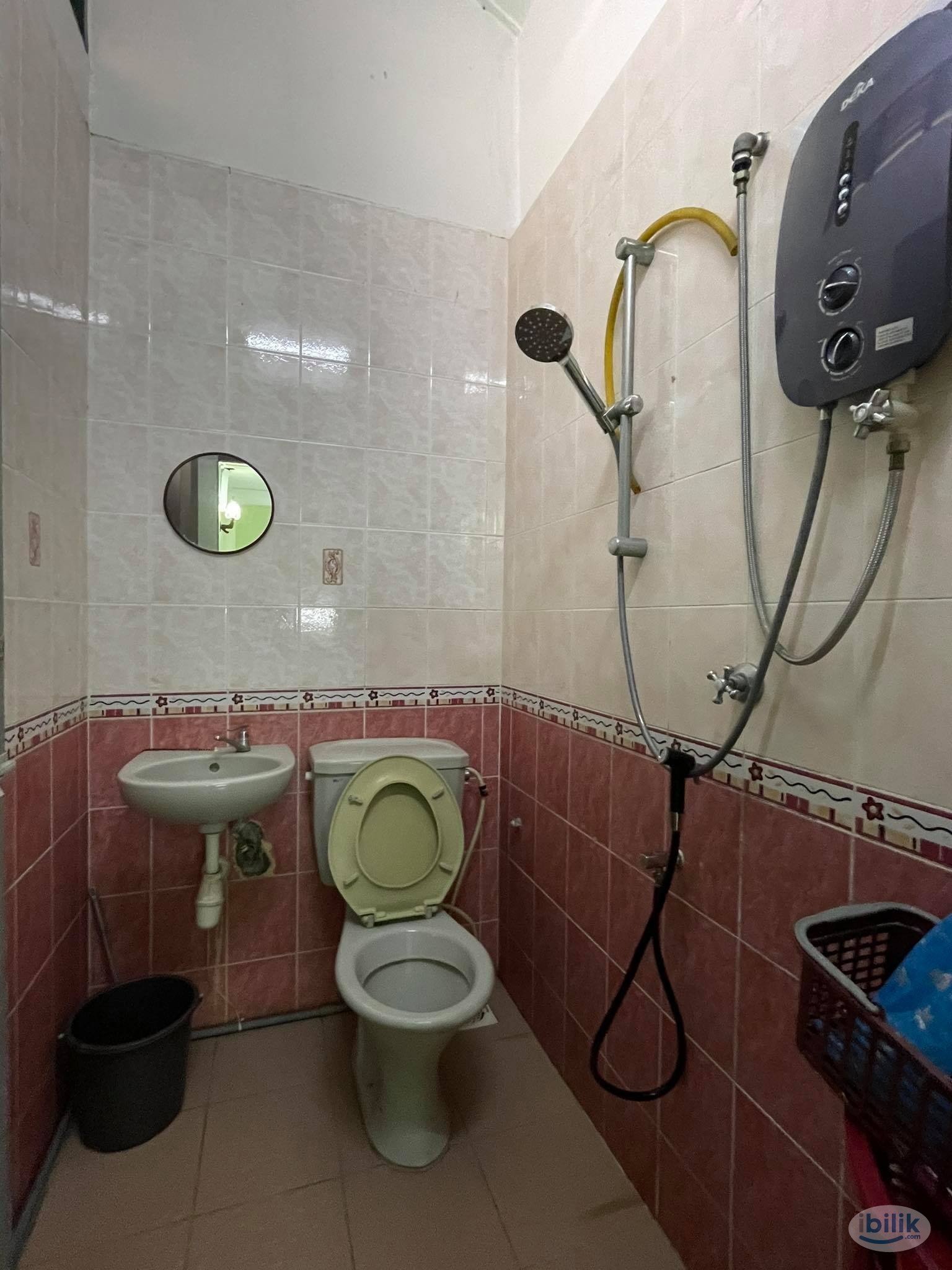 Middle Room at SS6, Kelana Jaya - Image 2