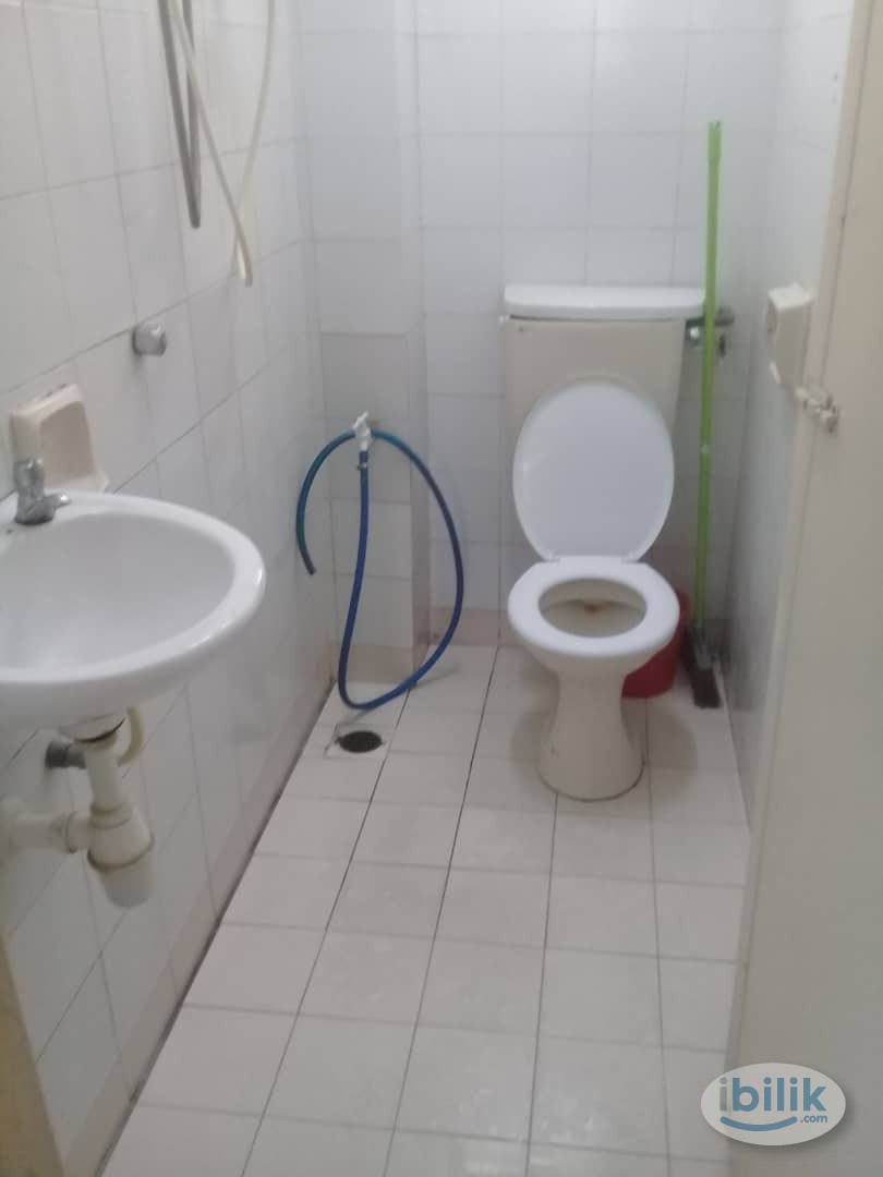 Middle Room at Pinggiran USJ 1, Subang Jaya - Image 2