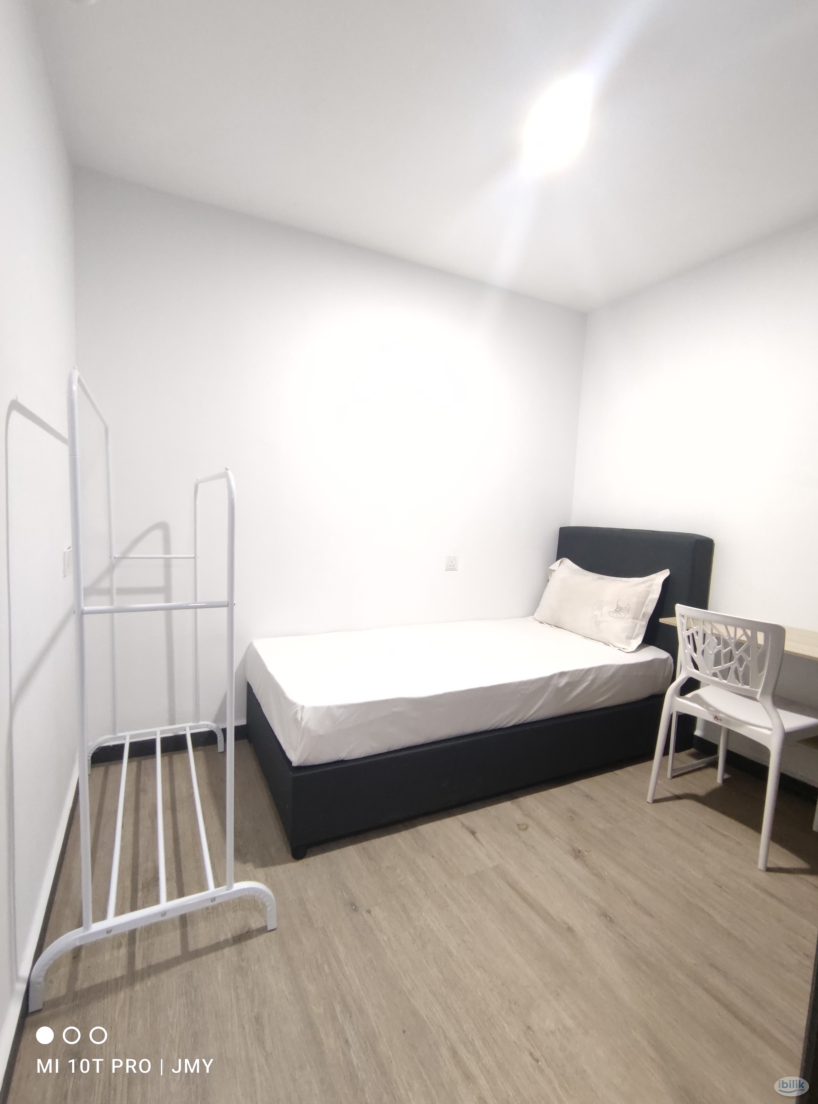 🔥🔥LRT Kelana Jaya walking distance , Single room with Private bathroom 🚿 - Image 1
