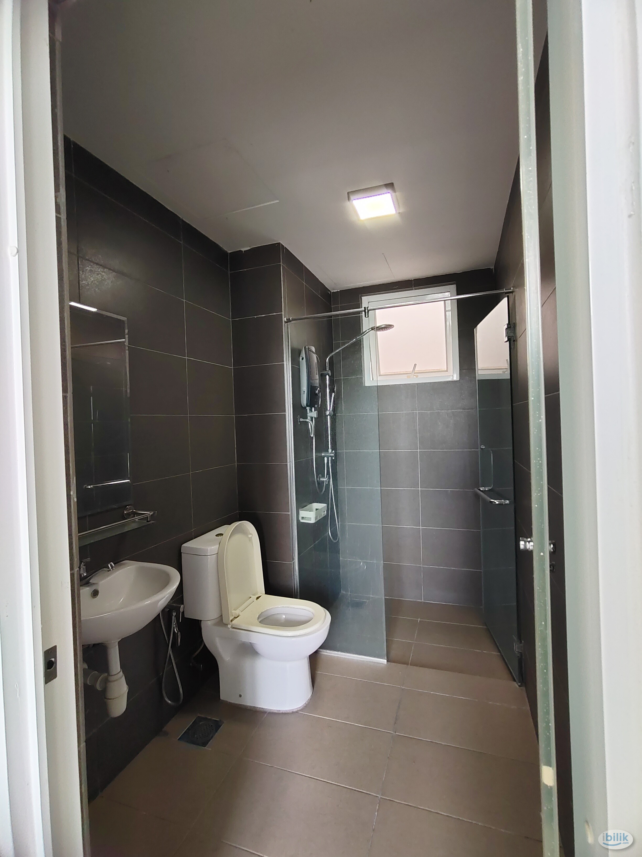 Master Room at Mutiara Ville, Cyberjaya - Image 4
