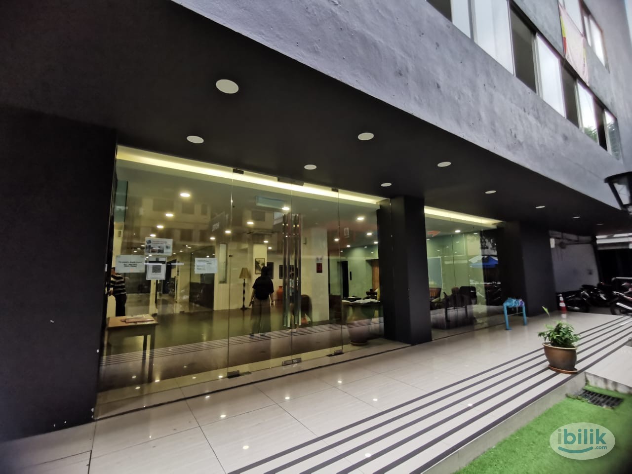M1 HOTEL @ CHEAPEST ROOM AT TOWN - 3 MIN WALKING DISTANCE TO CHOW KIT MONORAIL - New Renovated Room (Fully-furnished wit - Image 4