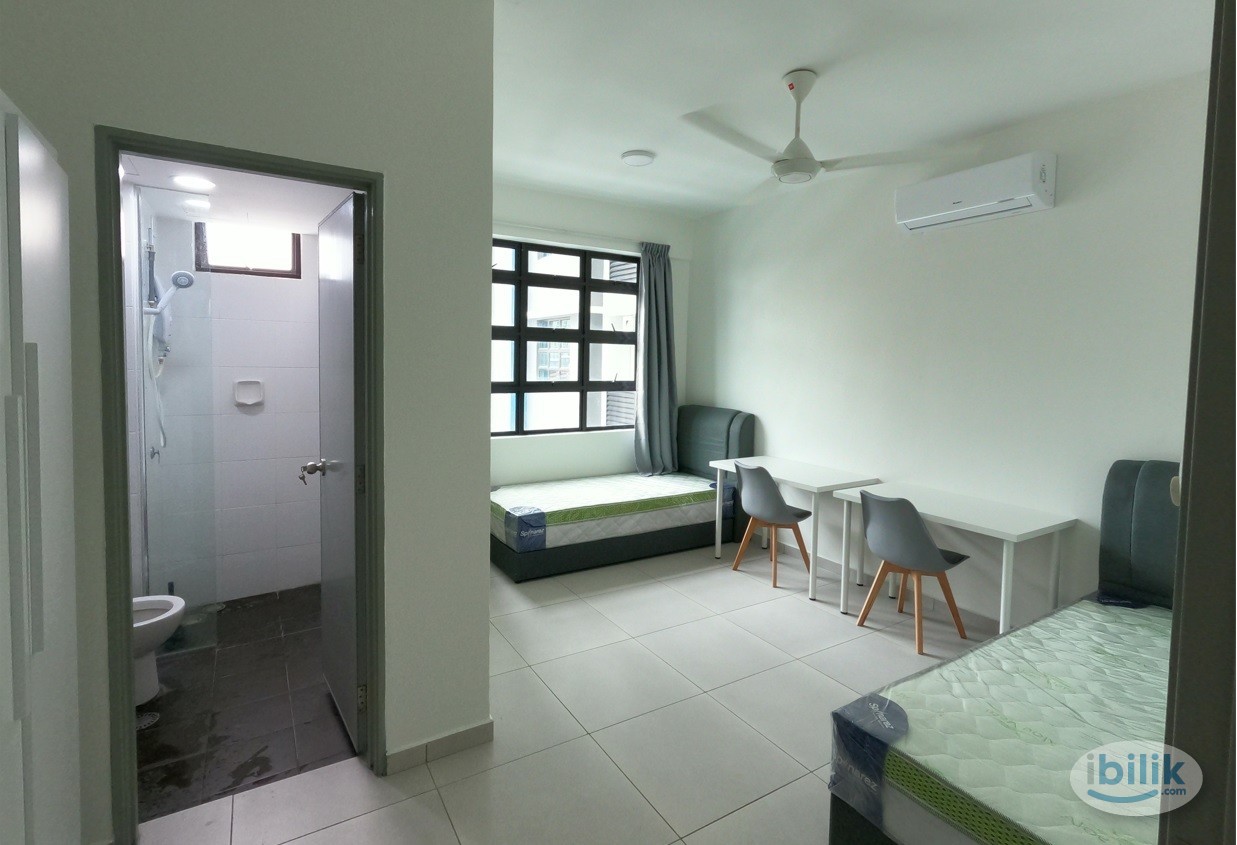 De Centrum UniPark, MALAY FEMALE Unit, Fully-furnished MASTER ROOM, Personal Bathroom - Image 1