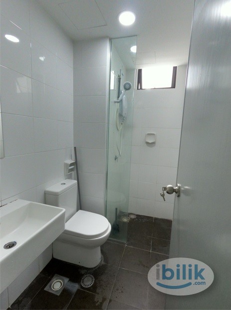 De Centrum UniPark, MALAY FEMALE Unit, Fully-furnished MASTER ROOM, Personal Bathroom - Image 2