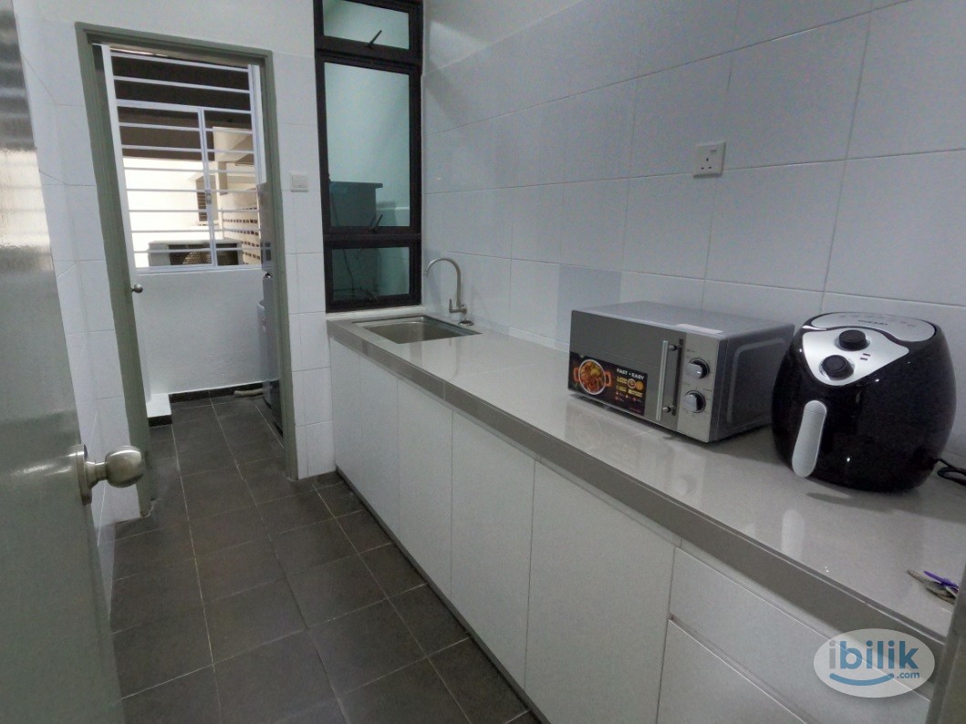 De Centrum UniPark, MALAY FEMALE Unit, Fully-furnished MASTER ROOM, Personal Bathroom - Image 4