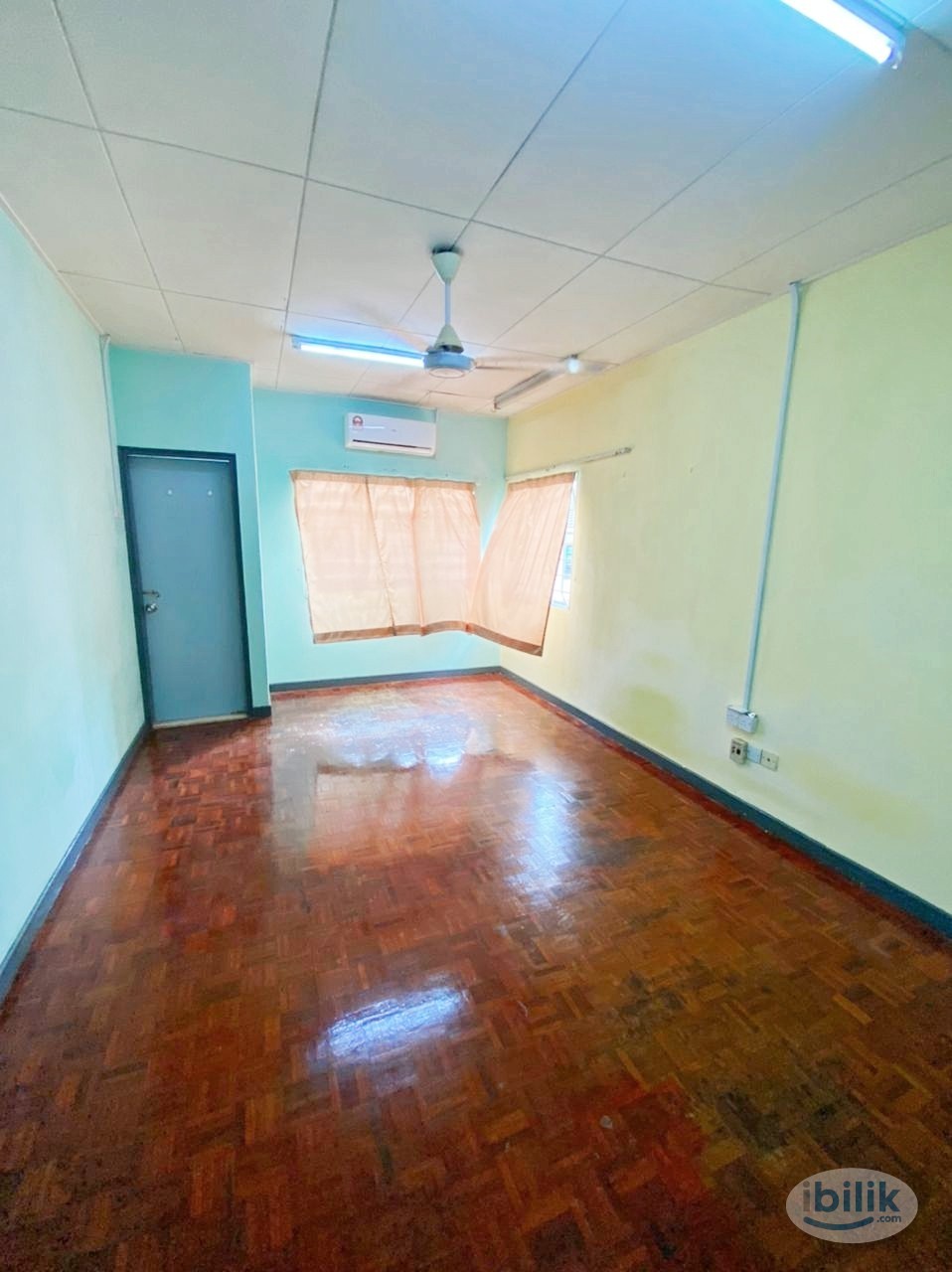 Damansara utama nearby uptown Middle Room at Damansara Utama, Petaling Jaya - Image 1