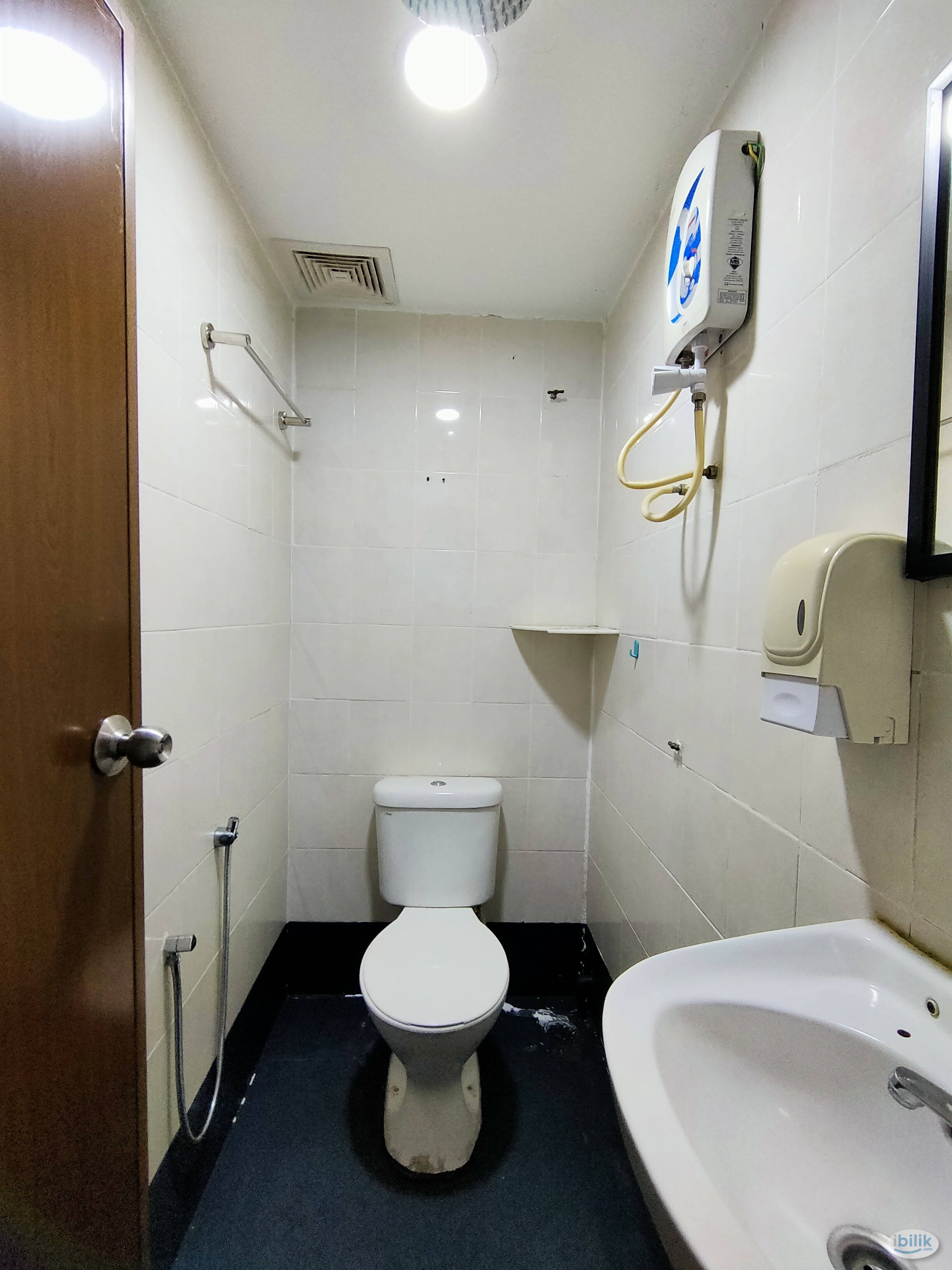 Damansara utama nearby uptown Middle Room at Damansara Utama, Petaling Jaya - Image 2