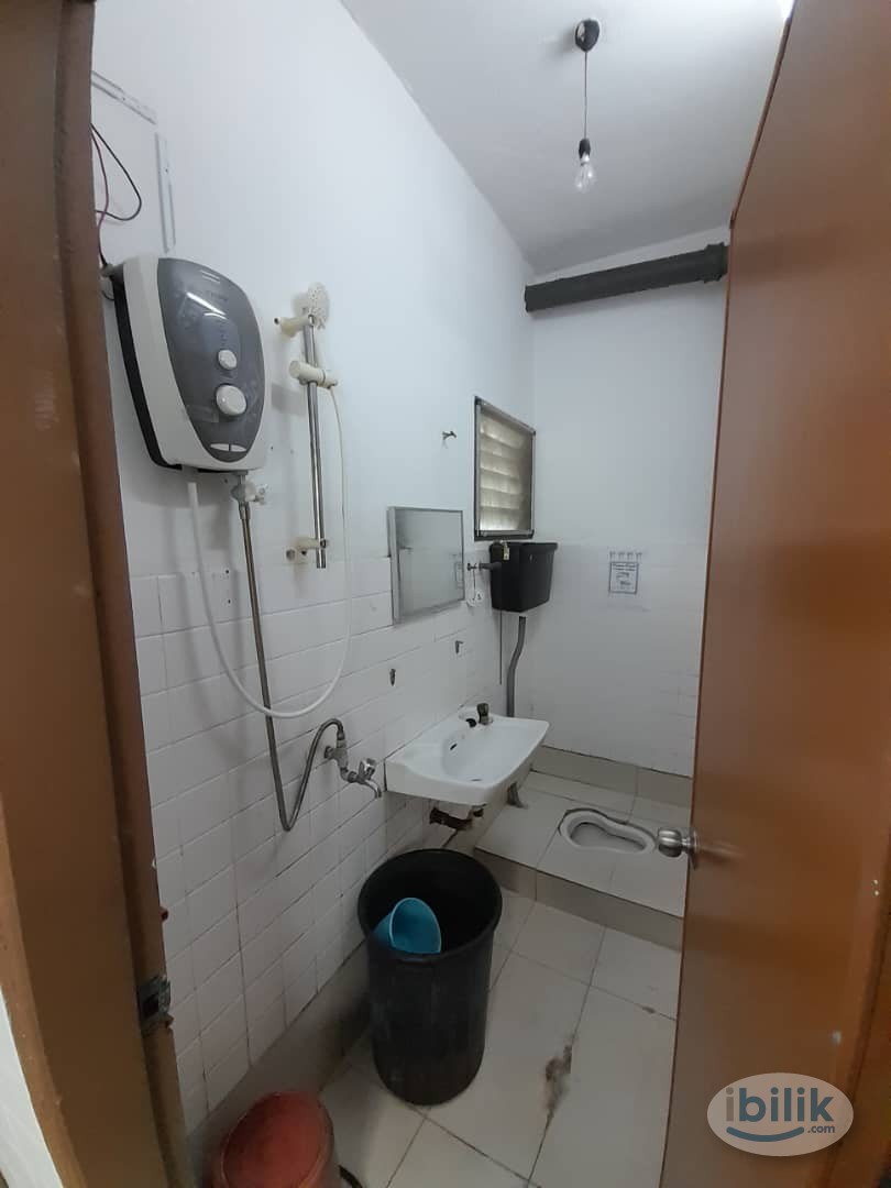 LRT Kelana Jaya Hot Spot Rooms🔥🔥 Shops and PublicTransport nearby🚊 - Image 4