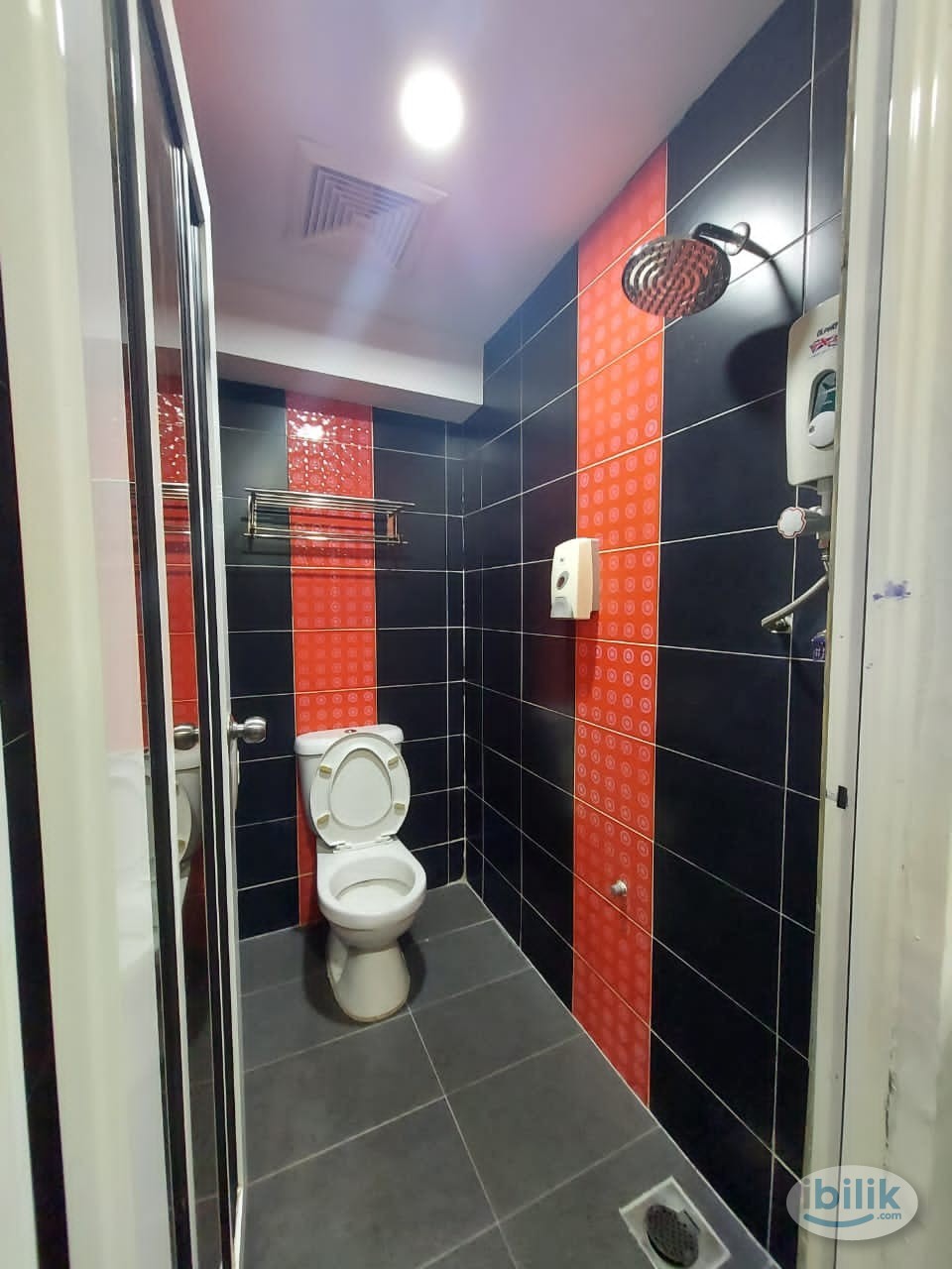 ZERO DEPOSIT - NEW RENOVATED HOTEL STYLE ROOM - HOLMES - 5 min walk to Kelana Jaya LRT - Image 2