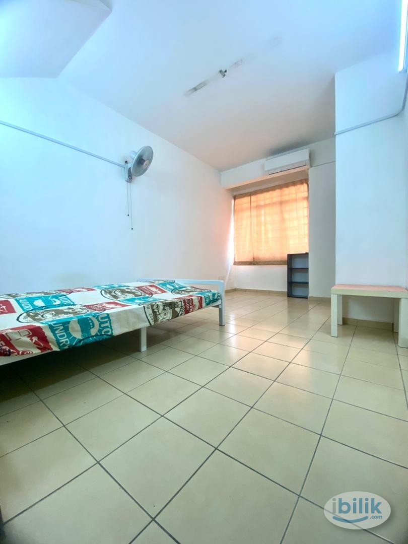 NO DEPOSIT - Middle room for rent at BU 11/7 – PRIVATE BATHROOM ONLY SHARE WITH ROOM BESIDE (QUEEN BED) – PETALING JAYA - Image 1