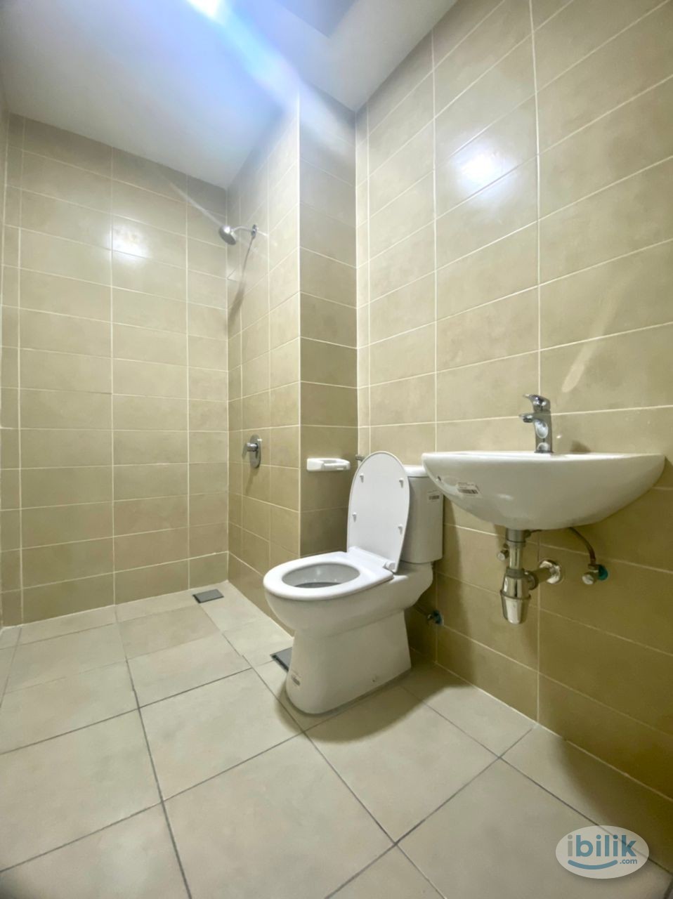🚩BRAND NEW COLIVING😍 - Middle ROOM RENTAL NEARBY CIQ  ( Walking Distance ONLY 15 mins ) ⭐️⭐️ - Image 2
