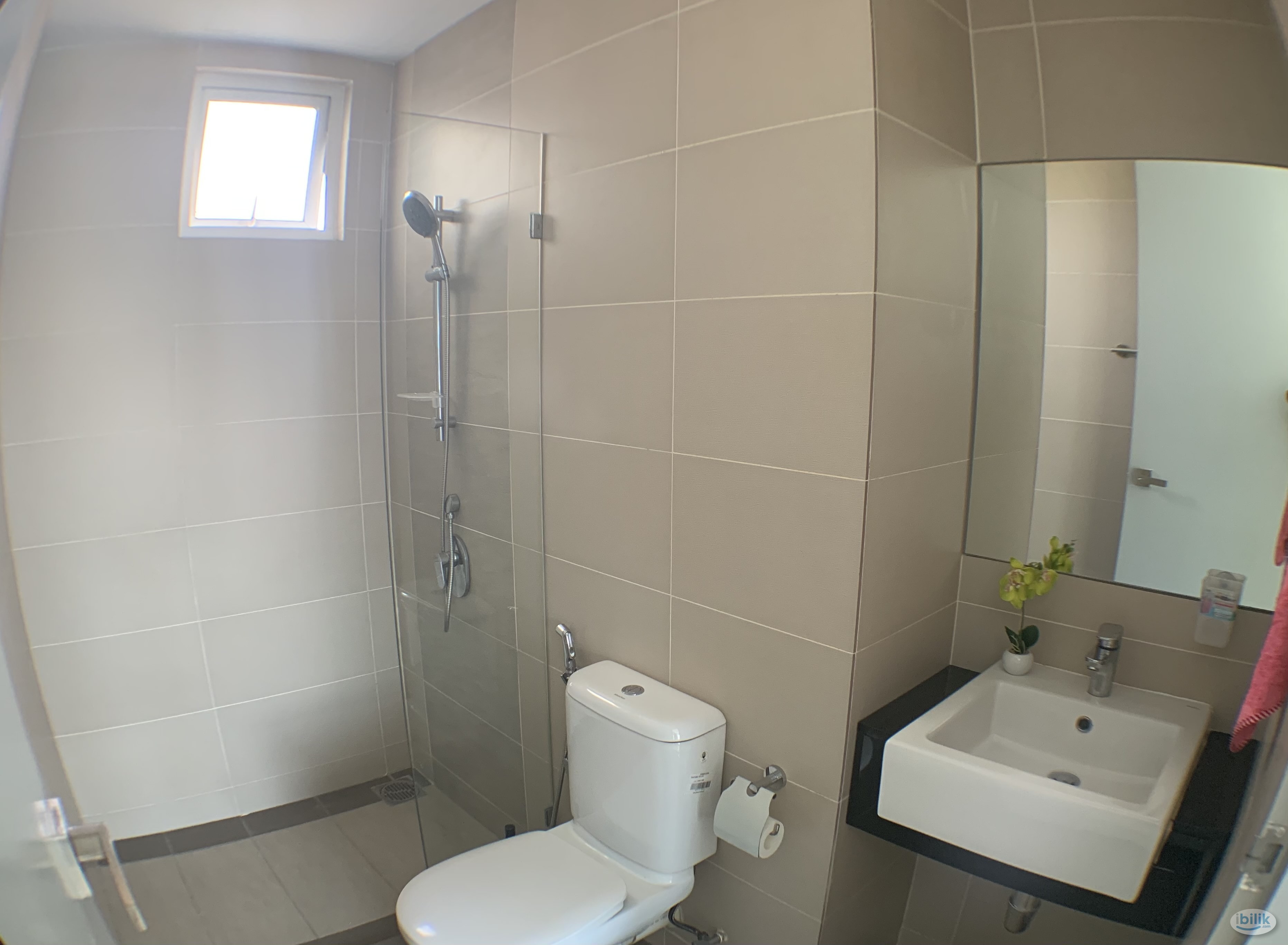 Master Room at Tropicana Bay Residences, Bayan Indah - Image 3