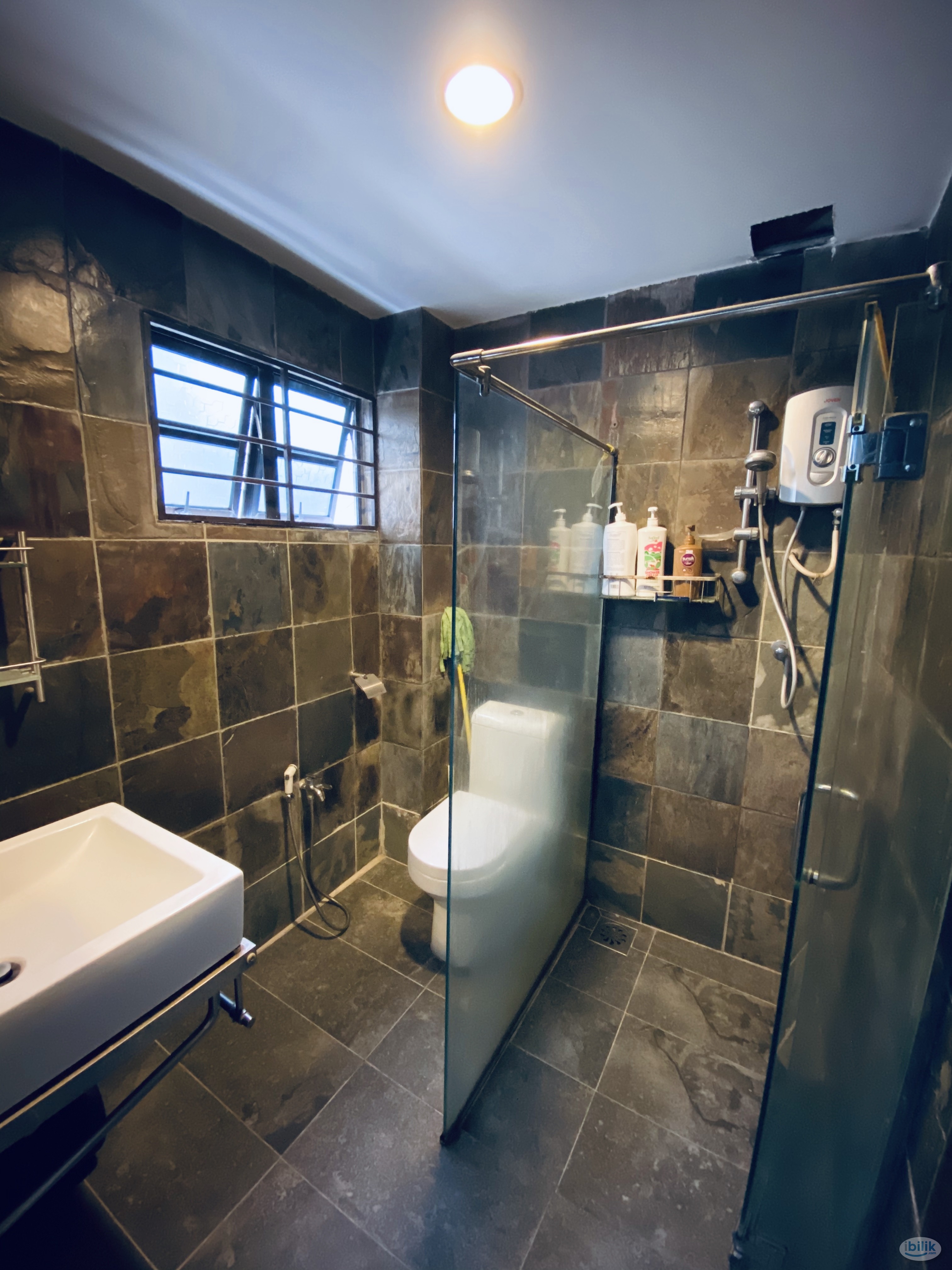 One Month Deposit! Middle Room at SS7, Kelana Jaya 6mins walk to Lembah Subang MRT Station - Image 4