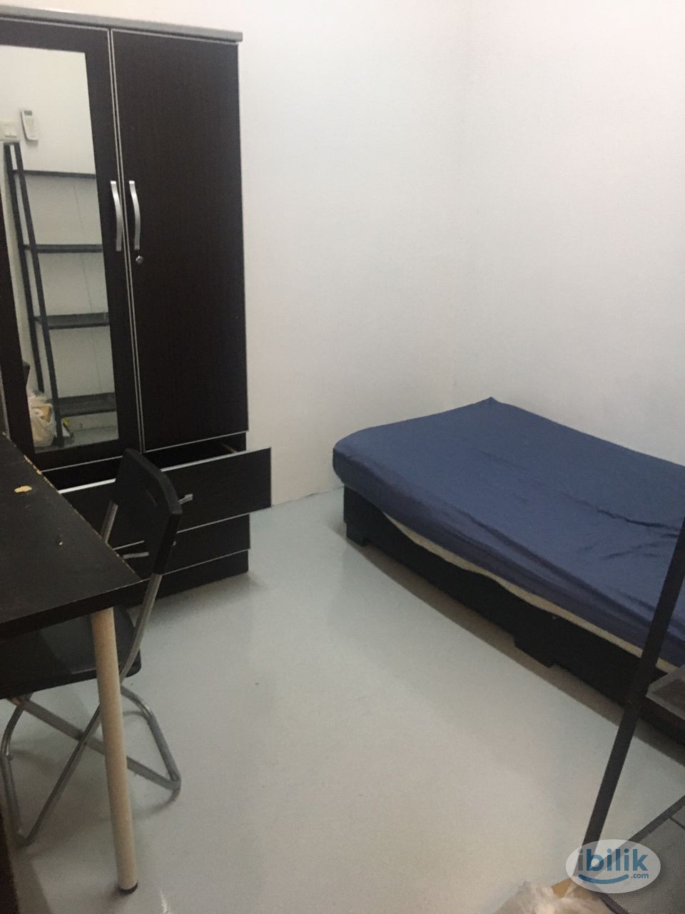Middle Room at Shah Alam, Selangor - Image 1
