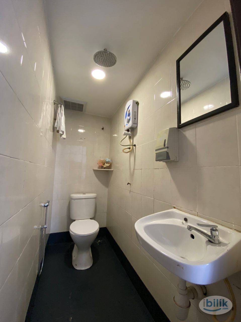 Middle Room at Subang Jaya, Shah Alam - Image 2