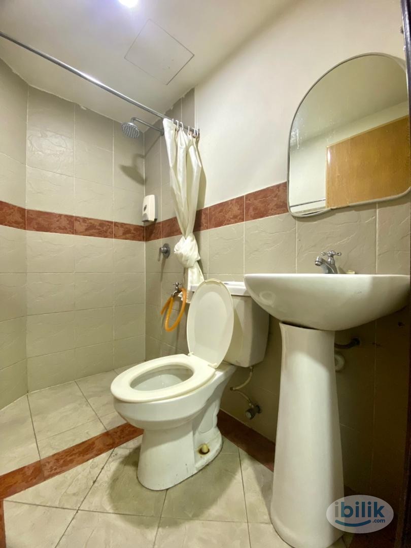 Master Room at Bandar Bukit Tinggi 2, Klang - Image 2