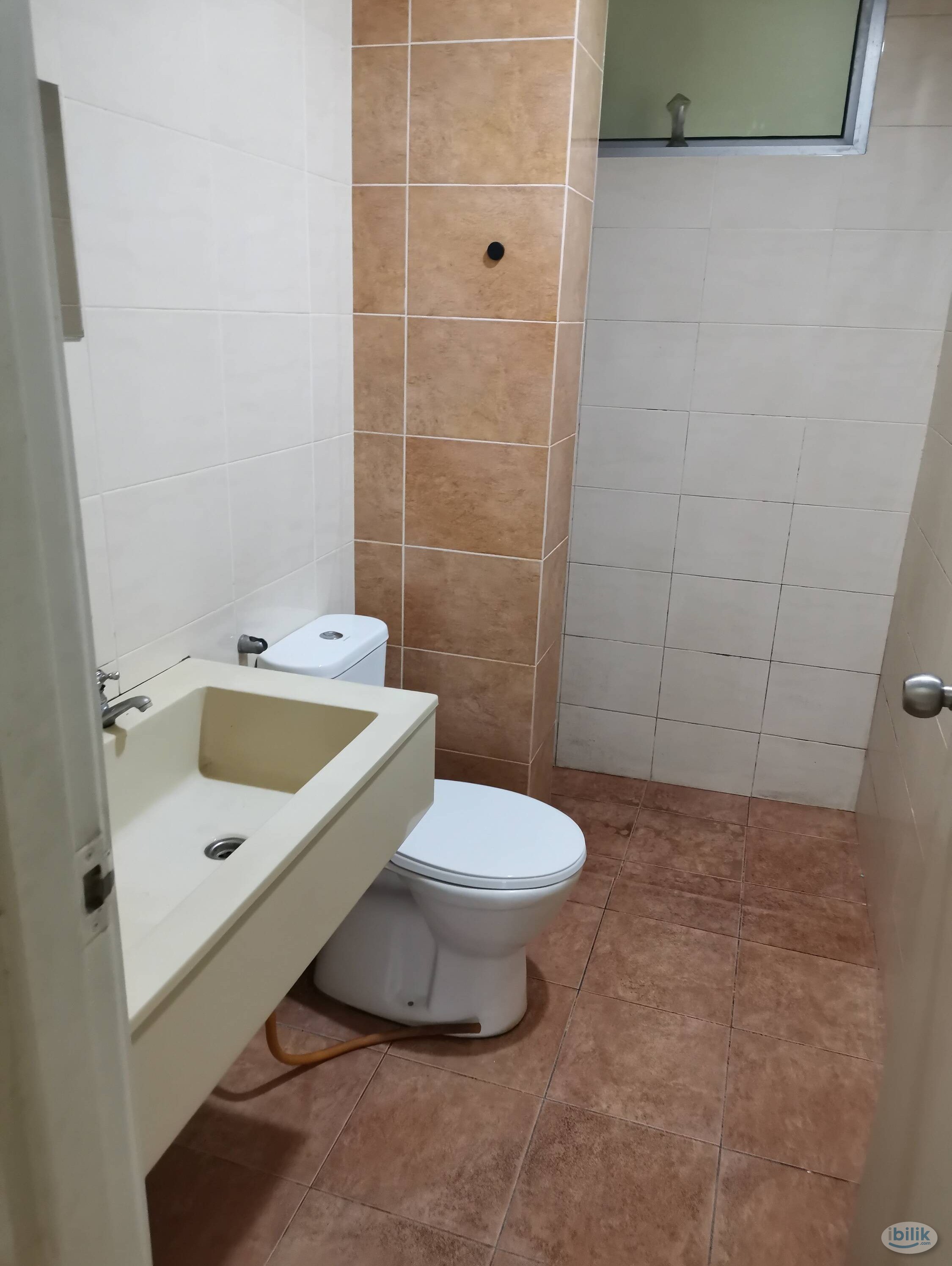 Semi-furnished Medium Room for Rent at Platinum Lake PV13, Setapak - Image 3
