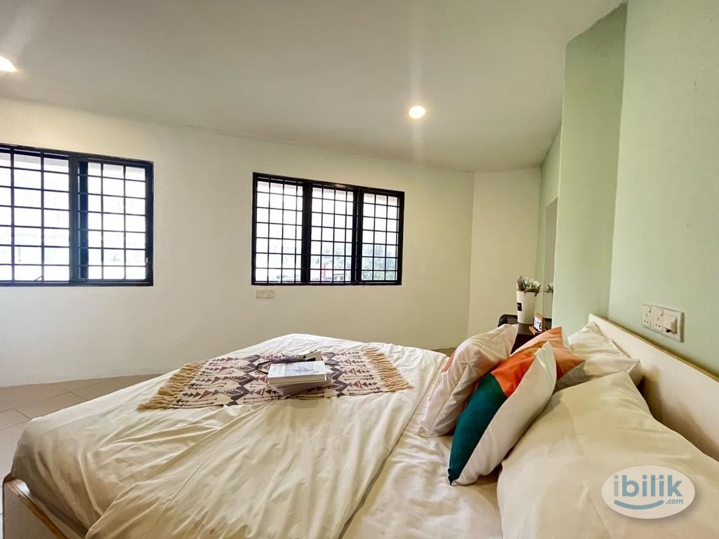 Private Room For Rent Walking Distance To Maluri MRT - Image 1