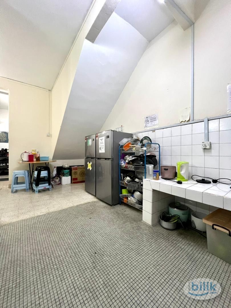 🙋🏻‍♀️Single Room For Rent To 🟢 LRT Taman Paramount 🚝Walking Distance 3 Minutes🚶‍♀️🚶‍♂️ - Image 3
