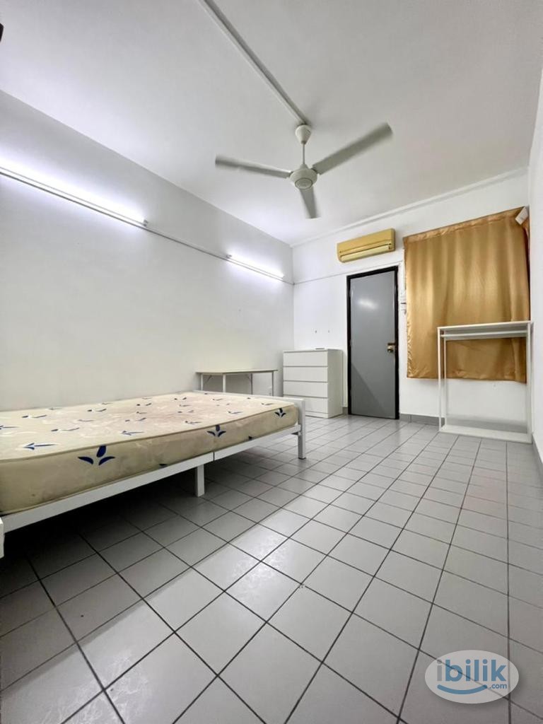 ⚡️Middle Room For Rent At Bandar Utama Petaling Jaya⚡️ 🏪Nearby Amenities: 🤨Bandar Utama Centre point 🥳 Grocer Stores 😎Sh - Image 1
